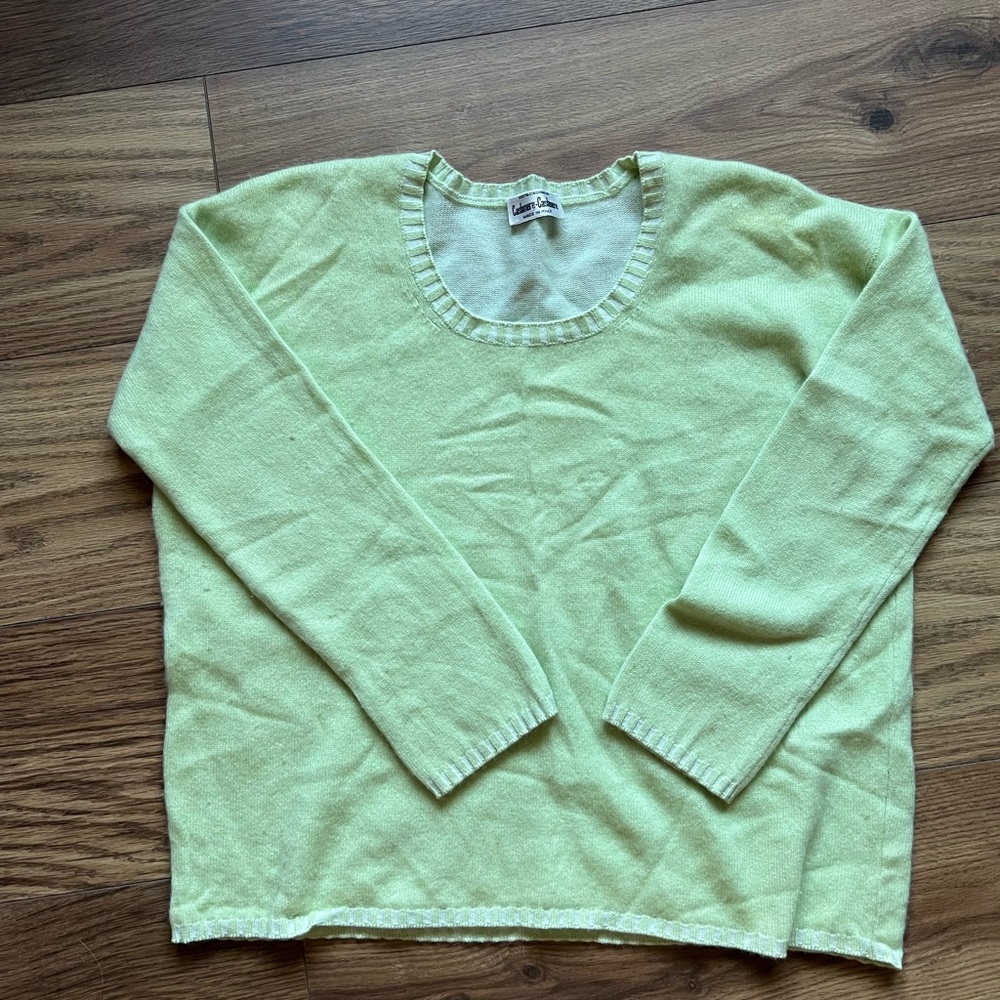 Cozy Light Green Women's Crew Neck Cashmere Sweater
